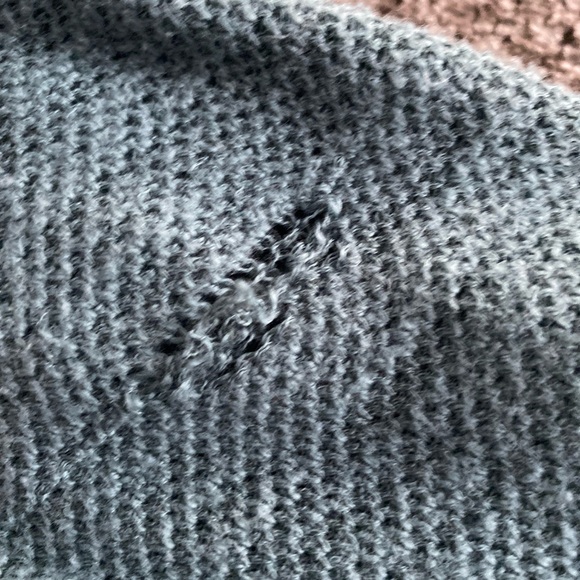 Express cold shoulder shirt sweater - Picture 6 of 8